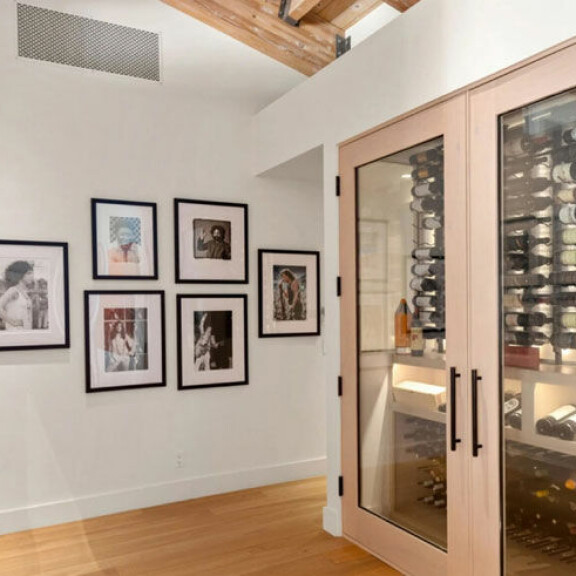 Avril Lavigne törsäsi moderniin luksuslukaaliin 6,5 miljoonaa euroa - onko tämä kämppä jättihintansa arvoinen? Katso kuvat! 10