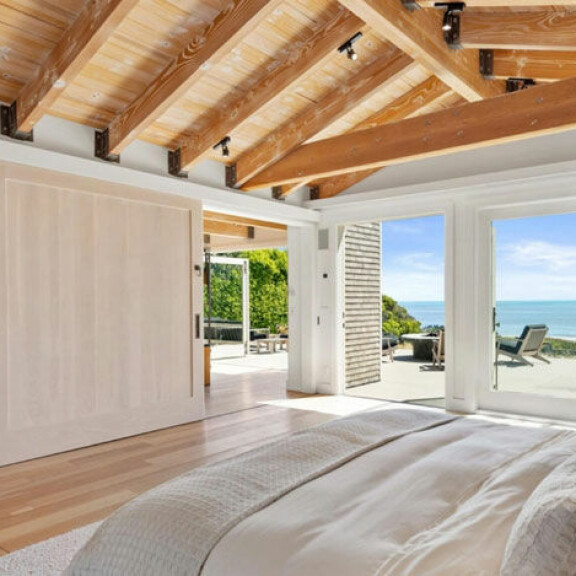 Avril Lavigne törsäsi moderniin luksuslukaaliin 6,5 miljoonaa euroa - onko tämä kämppä jättihintansa arvoinen? Katso kuvat! 12