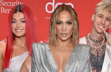 Kurkistusaukko suoraan rintoihin ja halkiota haaroväliin asti! Musiikkitähdet juhlivat rohkeissa asuissa: Jennifer Lopez ja Bebe Rexha hätkähdyttivät - katso kuvat!