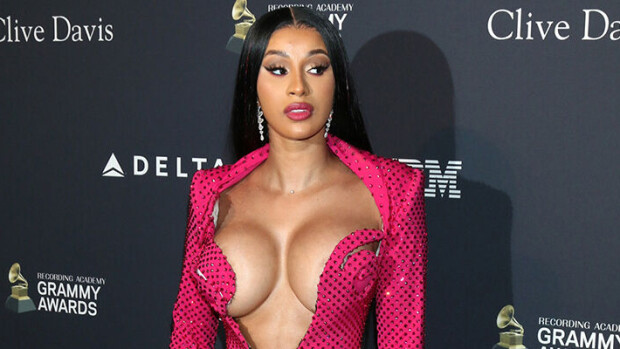 Cardi B:n viettelevä tissivideo naurattaa somessa: 'En saa edes olla seksikäs rauhassa...' - katso! Cardi B