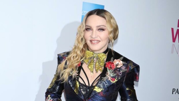 Pössyttelyä ja kuplajuomaa! Madonna hylkäsi päihteettömyyden: popin kuningatar juhlisti Donald Trumpin tappiota railakkaasti – kuvat! Madonna