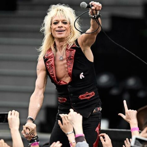 Yhä hurjassa tikissä! Michael Monroe, 58, on elävä esimerkki siitä, että vierivä kivi ei sammaloidu. Yhä hurjassa tikissä! Michael Monroe, 58, on elävä esimerkki siitä, että vierivä kivi ei sammaloidu.