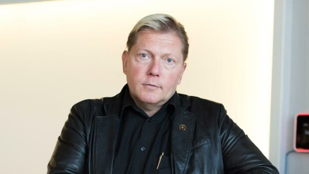 Toivo-pojalle kopio Lamborghinista! Vesa Keskinen viettää laatuaikaa jälkikasvunsa kanssa Kyläkaupassa sulkemisajan jälkeen – ”Kiva kiihdytellä ja kaarrella” Vesa Keskinen