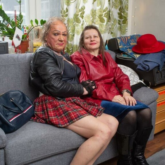 Yllätys oli melkoinen, kun Romu raahasi studiolle uuden rakkaansa. – Hän on Heidi Kotkasta ja ajattelimme illalla jörniä hotellilla! Yllätys oli melkoinen, kun Romu raahasi studiolle uuden rakkaansa. – Hän on Heidi Kotkasta ja ajattelimme illalla jörniä hotellilla!