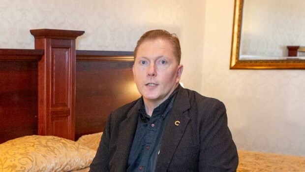 Harvinaisen suoraa puhetta! Miljoonan euron Lamborghinilla kurvaileva Vesa Keskinen analysoi itseään kuskina: ”Jos mittarina pidetään ylinopeussakkoja…” Vesa Keskinen