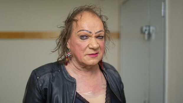 Korkki meni kiinni! Romutransu Markus Kuotesaho vaihtoi viinan appelsiinimehuun, kun poliisi pysäytti: 'Se opetti, kun veivät meikäläisen ajokortongin!' Romutransu Markus Kuotesaho