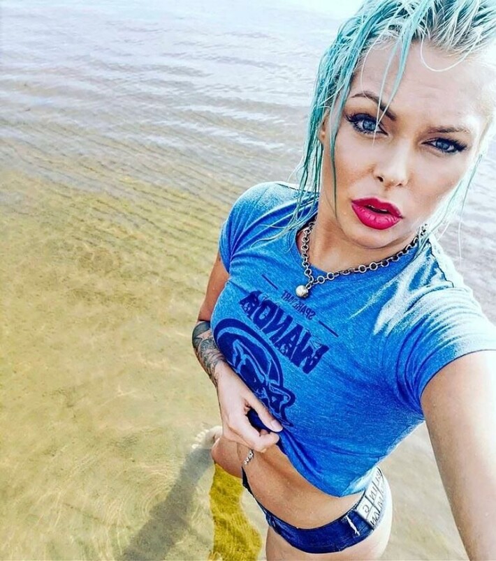 Johanna oli juuri palannut Karibialta Ex on the beach -sarjan kuvauksista, kun hän tapasi Stefun ja meni saunomaan. Johanna oli juuri palannut Karibialta Ex on the beach -sarjan kuvauksista, kun hän tapasi Stefun ja meni saunomaan.
