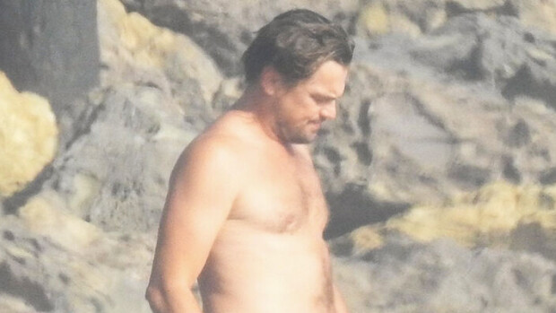 Kukkuu! Leonardo DiCaprion ylisuuret uimahousut eivät olleet pysyä päällä sitten millään - paljastavat paparazzikuvat! Leonardo DiCaprio