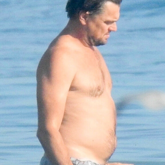 Kukkuu! Leonardo DiCaprion ylisuuret uimahousut eivät olleet pysyä päällä sitten millään - paljastavat paparazzikuvat! Leonardo DiCaprio