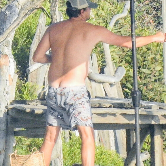 Kukkuu! Leonardo DiCaprion ylisuuret uimahousut eivät olleet pysyä päällä sitten millään - paljastavat paparazzikuvat! Leonardo DiCaprio