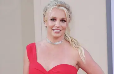 Britney Spears otti kantaa faniensa aggressiiviseen kampanjaan: vannoo olevansa onnellisempi kuin koskaan - katso video