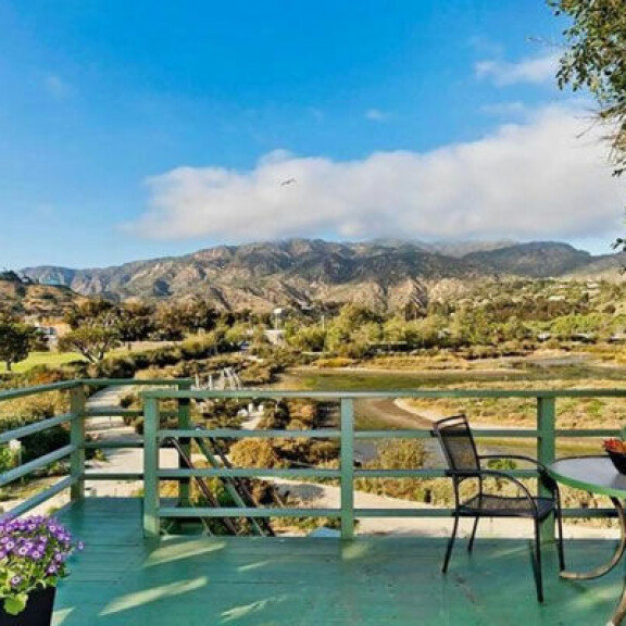 Basistitähti Flea osti hulppean trooppisen paratiisin: tällainen on rokkarin yli 6 miljoonan euron luksuslukaali – katso kuvat! 4