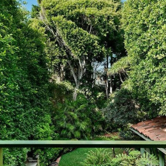 Basistitähti Flea osti hulppean trooppisen paratiisin: tällainen on rokkarin yli 6 miljoonan euron luksuslukaali – katso kuvat! 5