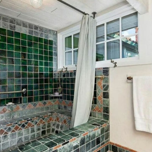 Basistitähti Flea osti hulppean trooppisen paratiisin: tällainen on rokkarin yli 6 miljoonan euron luksuslukaali – katso kuvat! 16