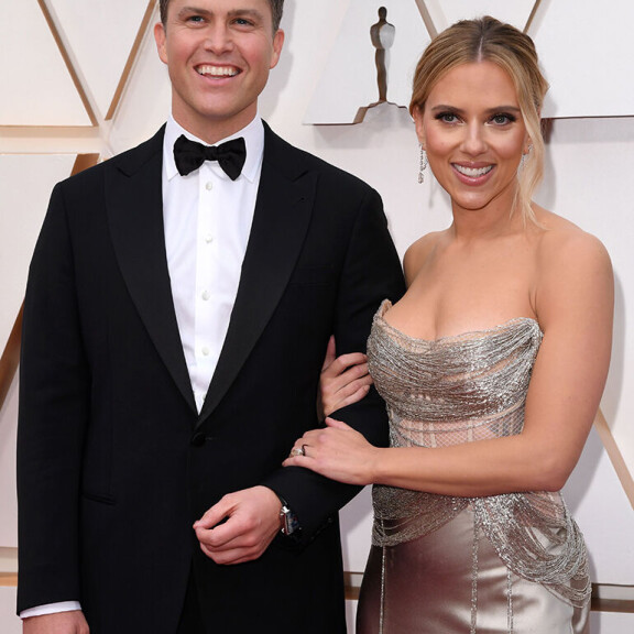 Wow, Scarlett Johanssonin intiimit salahäät - hurmurikoomikko Colin Just on onnekas sulho: 'Häätoiveenamme on...' Scarlett Johansson
