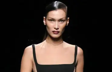 Jösses! Bella Hadid poseeraa yläosattomissa pelkissä stringeissä – riisuutui 3D-mallinnusta varten: katso kuvat kulissien takaa sekä huima lopputulos!