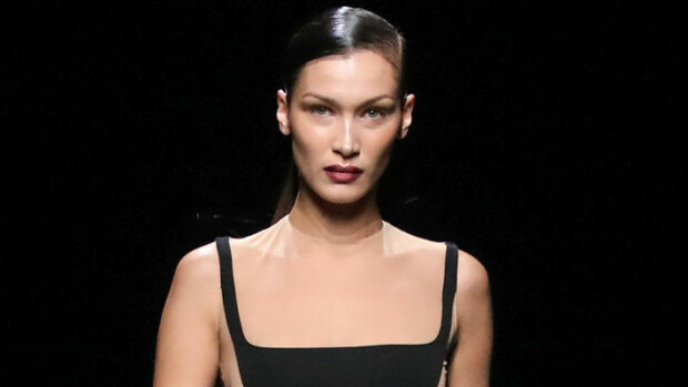 Jösses! Bella Hadid poseeraa yläosattomissa pelkissä stringeissä – riisuutui 3D-mallinnusta varten: katso kuvat kulissien takaa sekä huima lopputulos! bella hadid