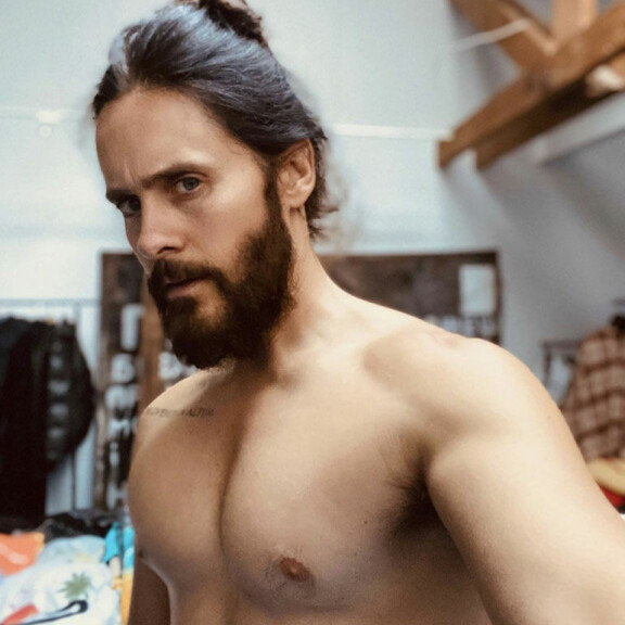 Atleettinen muusikkokomistus Jared Leto tihkuu seksiä: pyykkilautavatsan uurteet ovat lähes käsin kosketeltavia - katso kuvat! jared leto ilman paitaa