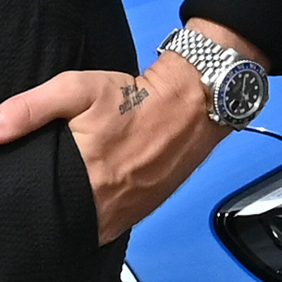 Oho, poppari Robin Packalenilla on kumma tatuointi hyvin erikoisessa paikassa kehoa - tuoreet kuvat paljastavat salaisuuden! Mihin tämä tatuointi liittyy? Robin tatuointi