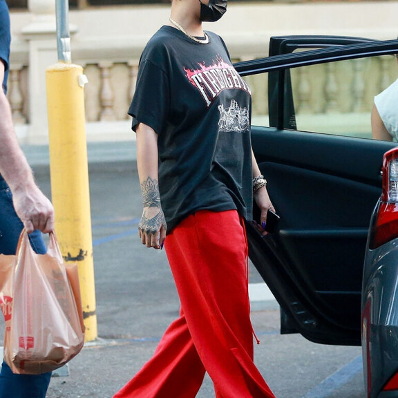 Rihanna bongattiin kaupasta ostamassa riisiä - paparazzikuvat paljastavat huikean vapaa-ajan tyylin! Rihanna