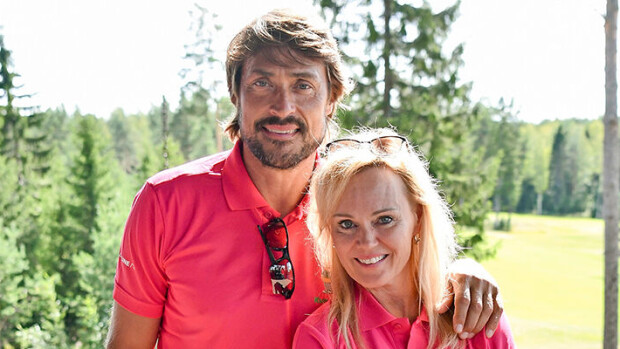 Vau, mikä nostalginen kuva! Näin upeilta nuoret Sirpa ja Teemu Selänne näyttivät 90-luvulla: 'Ette ole kyllä yhtään muuttuneet' - katso! Teemu ja Sirpa