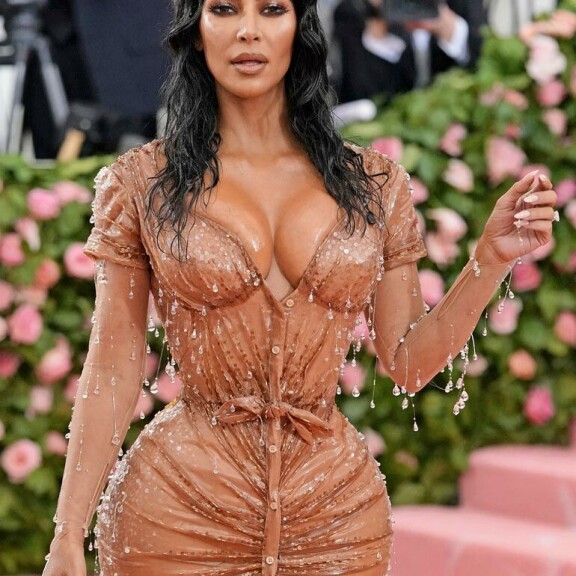 Seksivideo siivitti suosioon! Kim Kardashian täyttää 40 vuotta – kohukaunottaren elämä täynnä skandaaleja! Kim Kardashian