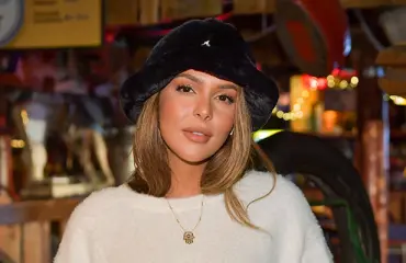 Tällä tavalla muiden kuvia ominaan Instagramissa julkaissut Sara Chafak on puhunut somevaikuttajan työstään - tienannut kuvilla elantonsa: "Somella elää ihan mainiosti - tämä ei ole helppoa työtä!"