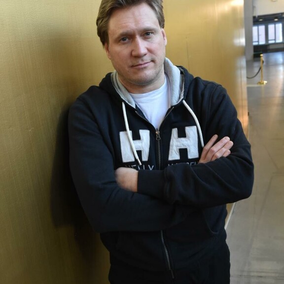 Tarkkasilmäisen lukijan mukaan Samuli taputteli Katariinaa hellästi tämän noustua pöydästä. – Olen näköhavainnostani aivan varma. Tarkkasilmäisen lukijan mukaan Samuli taputteli Katariinaa hellästi tämän noustua pöydästä. – Olen näköhavainnostani aivan varma.