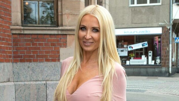 Eroyllätys! Povipommi Susanna Penttilä jätti nuoren rakkaansa! Susanna Penttilä