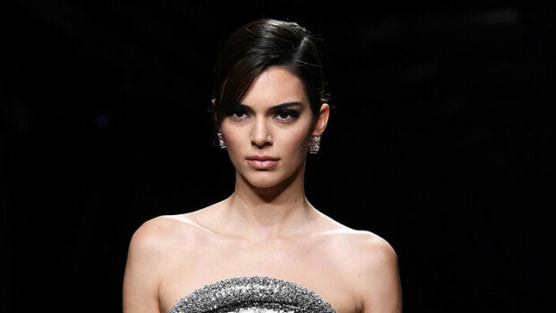 Tyylikkäintä tankkausta ikinä? Supermalli Kendall Jenner vie huoltsikkapysäytykset uusiin ulottuvuuksiin! Kendall Jenner