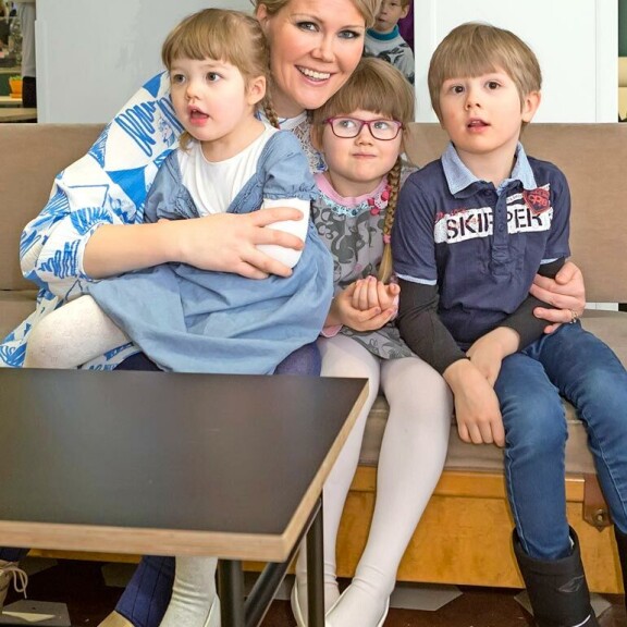 Nyt voimat riittävät jälleen perhearjen pyörittämiseen. Tämän kolmikko pitää ajatukset kaukana vanhoista möröistä. Nyt voimat riittävät jälleen perhearjen pyörittämiseen. Tämän kolmikko pitää ajatukset kaukana vanhoista möröistä.