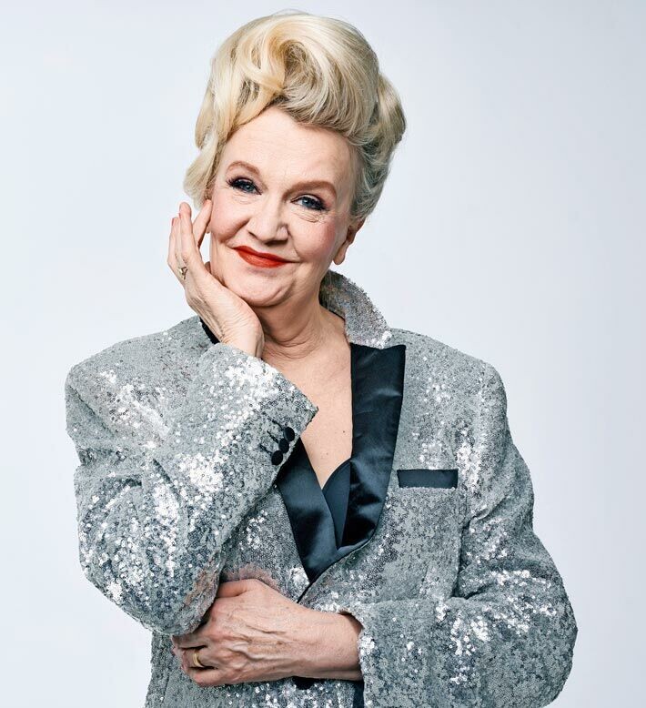 Grease-musikaaliin kiinnitetyn Jorman korvasi Miitta Sorvali, mikä oli Jormasta loistava päätös. Grease-musikaaliin kiinnitetyn Jorman korvasi Miitta Sorvali, mikä oli Jormasta loistava päätös.