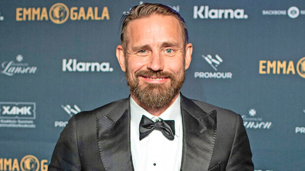 Huh, mikä vartalo! Lauri Tähkä sensuellina uimassa erämaassa: 'Kuvassahan on palavaa vettä' - katso! Lauri Tähkä