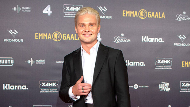 Uuh, mikä komistus! Benjamin Peltonen julkaisi albumin ja rohkean kuvan - avautuu artistiuransa erikoisista ensiaskeleista: 'Miten sairasta aikaa se kaikki oli' Benjamin Peltonen