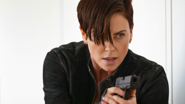Näyttelijä Charlize Theron ei ole seurustellut 5 vuoteen – hurmaamiseen vaaditaan paljon: ”En tunne oloani yksinäiseksi!” charlize theron