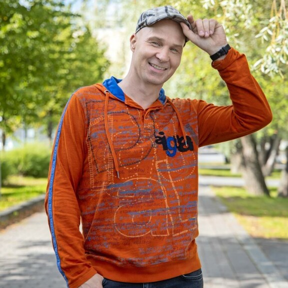 – Joskus on tuntunut, ettei aika riitä, kun olen tehnyt niin monta asiaa samaan aikaan. Nyt siitä saa kiittää. Kun yksi matto vedettiin alta, oli kaksi muuta joiden päällä seistä, Marko sanoo. – Joskus on tuntunut, ettei aika riitä, kun olen tehnyt niin monta asiaa samaan aikaan. Nyt siitä saa kiittää. Kun yksi matto vedettiin alta, oli kaksi muuta joiden päällä seistä, Marko sanoo.