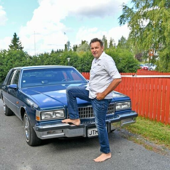 Pekalla on alla tietysti aito, vanha Amerikanrauta.  –Nykykalustoilla tv:n tekeminen on helpompaa, mutta samalla budjetit ovat laskeneet. Kaikki pitäisi tehdä nopeasti ja halvalla. Pekalla on alla tietysti aito, vanha Amerikanrauta.  –Nykykalustoilla tv:n tekeminen on helpompaa, mutta samalla budjetit ovat laskeneet. Kaikki pitäisi tehdä nopeasti ja halvalla.