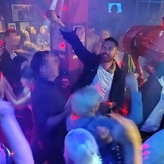Jyväskyläläisestä baarista löytyi korona-altistumisia! Lauri Tähkä villitsi karaokekansaa samassa paikassa! Lauri Tähkä Jyväskylässä.