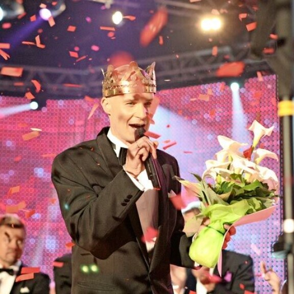 Marko kruunattiin tangokuninkaaksi Seinäjoella vuonna 2010. Marko kruunattiin tangokuninkaaksi Seinäjoella vuonna 2010.