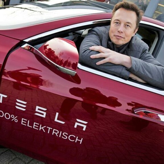 Vihapuhe köyhdytti Mark Zuckerbergiä, Kylie Jenner kolkuttelee miljardöörikerhon ovia – Forbes-lehden lista kertoo paljon ökyrikkaista superjulkkiksista! Elon Musk