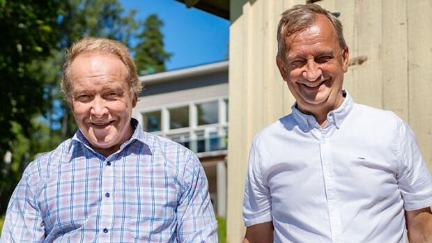 Teuvo Hakkarainen avautuu Hjallis Harkimolle rakkaudestaan - tositilanne nyt: Stephanie poseeraa uimapuvussa ilman kihlasormusta! Teuvo Hakkarainen ja Hjallis Harkimo