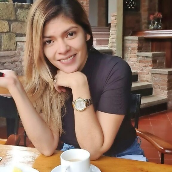 Stephanie kertoo kihlauksen olevan peruttu mutta ei ole palauttanut sormusta Hakkaraiselle. Stephanie kertoo kihlauksen olevan peruttu mutta ei ole palauttanut sormusta Hakkaraiselle.
