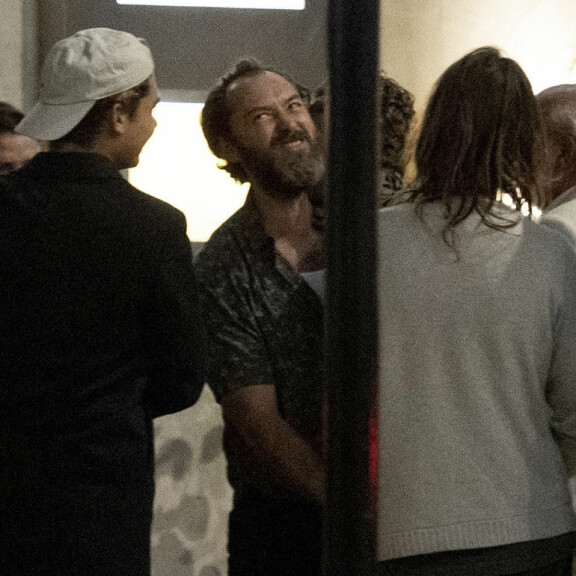 Jude Law ryyppäsi poikansa synttäreillä – tanssi ja nauroi kadulla riehakkaasti: katso paparazzikuvat! jude law 3