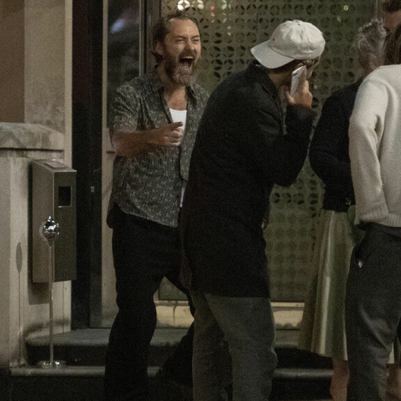 Jude Law ryyppäsi poikansa synttäreillä – tanssi ja nauroi kadulla riehakkaasti: katso paparazzikuvat! jude law 2