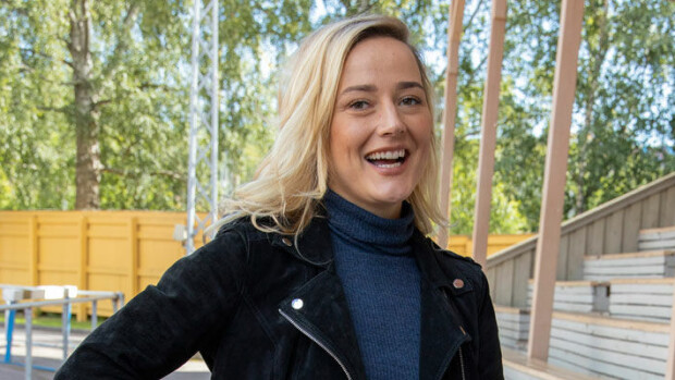 Oho, Pilvi Hämäläiseltä hulvaton parodia Erika Vikmanin kohutusta Cicciolina-kappaleesta: 'Niitä vilautan kuin Cicciolina' - katso! pilvi hämäläinen