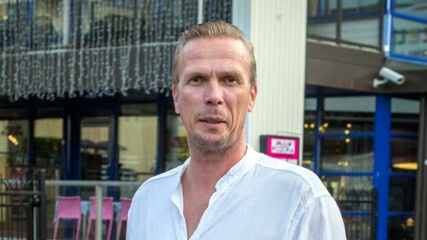 Näyttelijän sinkkupäivät päättyivät! Putouksesta tuttu Jukka Rasila suhdehuhujen pyörteissä – pussailukuvat Seiskassa! Jukka Rasila