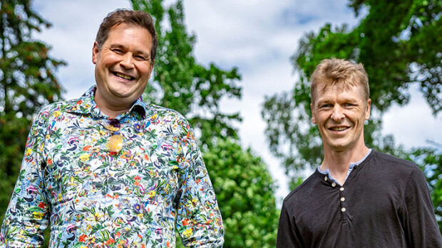 Tänään tv:ssä - Jethro Rostedt täräyttää suoran kysymyksen: 'Onko sulla pulla uunissa Oulun suunnalla?' Näin Toni Nieminen vastasi - ja tämä on totuus! Jethro Rostedt ja Toni Nieminen
