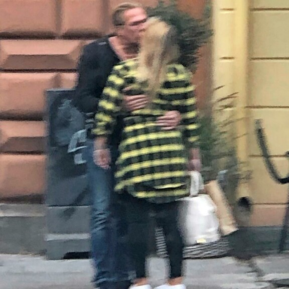 Avointa pussailua kadulla! Tässä on näyttelijä Jukka Rasilan uusi rakas – paparazzikuvat! Jukka Rasila