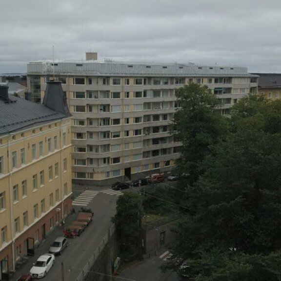 Jukka perheineen muutti Helsinkiin arvoalueelle lähelle kaupungin keskustaa. Jukka perheineen muutti Helsinkiin arvoalueelle lähelle kaupungin keskustaa.