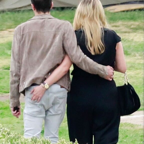 Hiljaiseloa vuosia pitänyt O.C.-tähti Mischa Barton, 34, bongattiin kuhertelemasta mysteerimiehen kanssa - vieläkö tunnistaisit? Mischa Barton